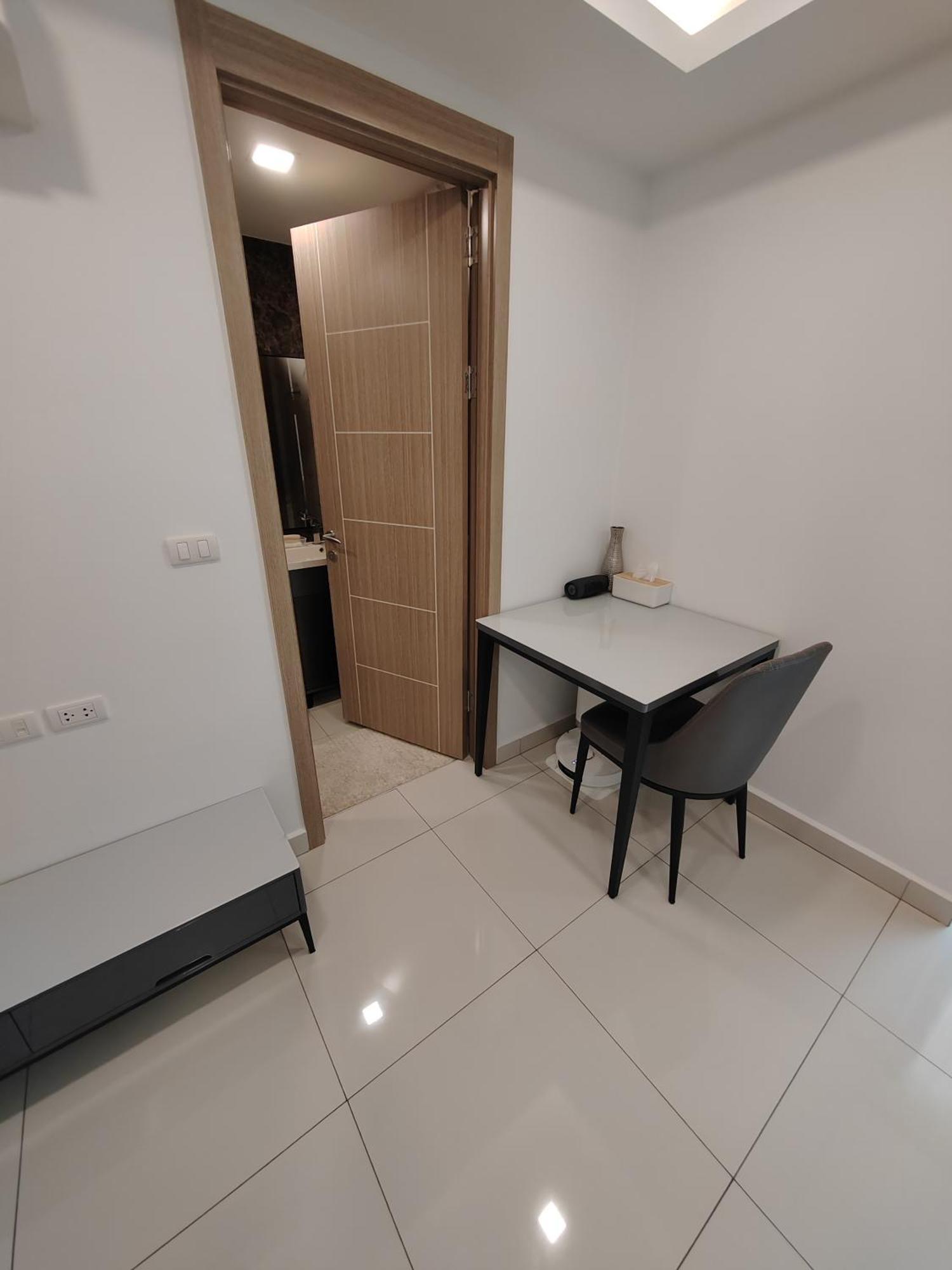1 Bedroom Arcadia Continental
